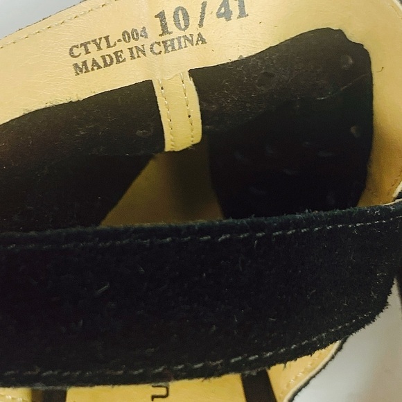 Chinese Laundry Perforated Peep-Toe Black Suede Bootie Women Size: 10 - Picture 8 of 10